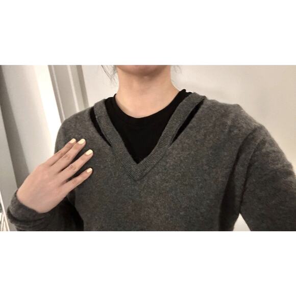 Minnie Rose Grey Cashmere Sweater V-Neck Cutout Size M - Picture 2 of 11